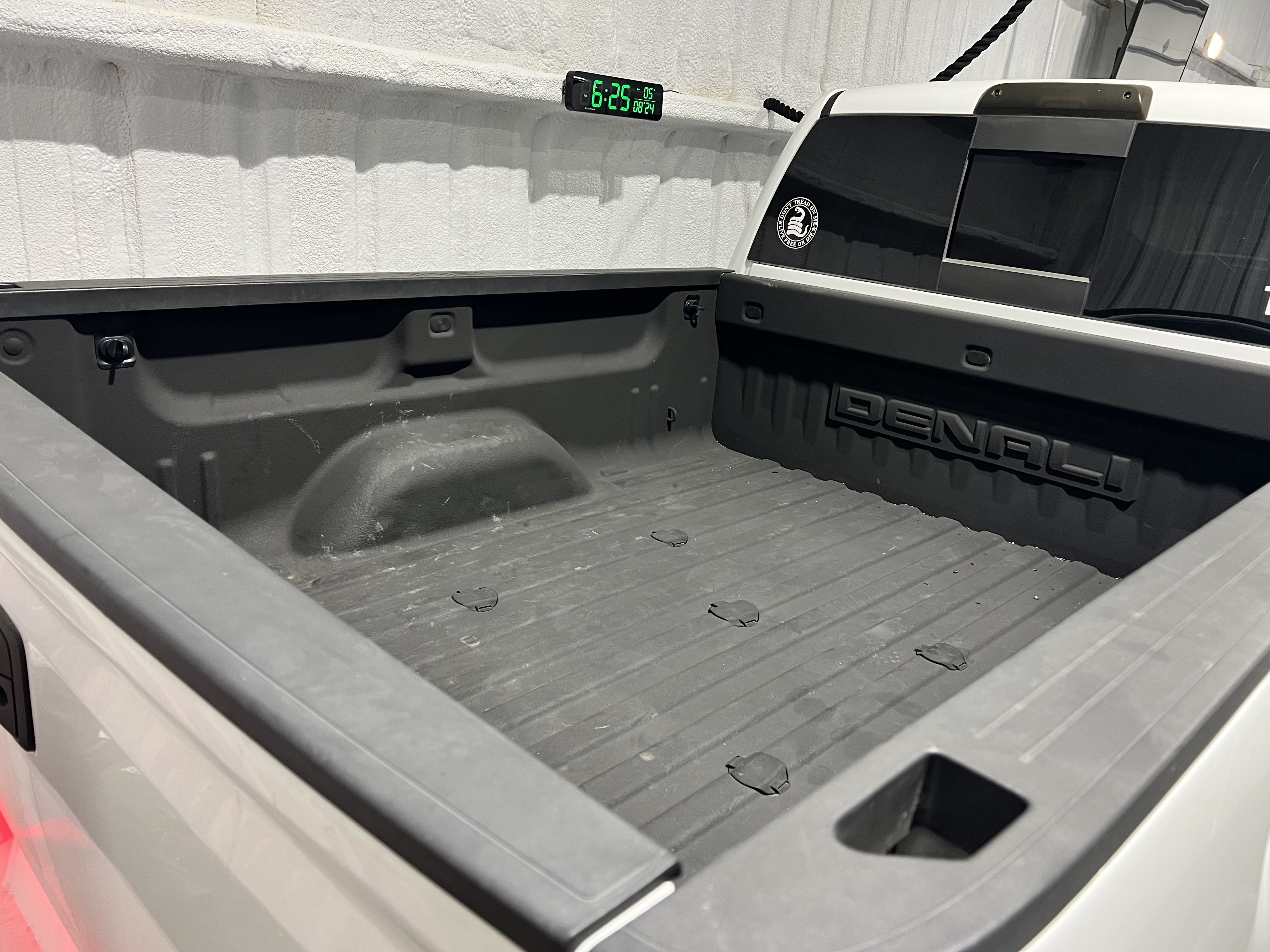 Used 2019 GMC Sierra 2500 Denali w/ Duramax Plus Package AWD/4WD image 14