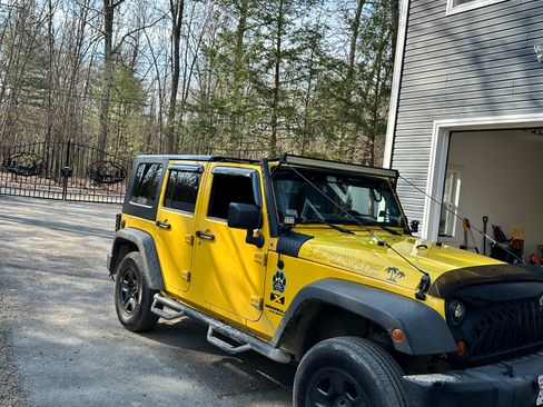 Used 2009 Jeep Wrangler Unlimited X image 2