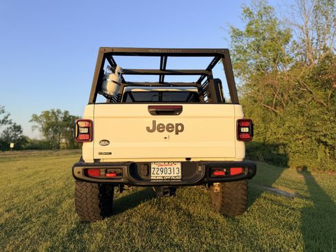 Used 2021 Jeep Gladiator Rubicon image 11