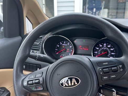 Used 2018 Kia Sedona LX FWD image 8