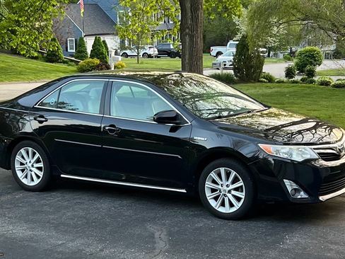 Used 2013 Toyota Camry XLE w/ Leather Pkg FWD image 1