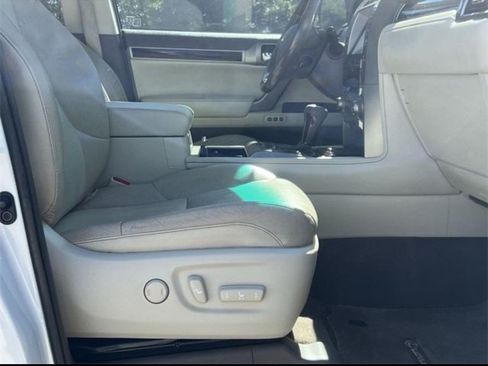 Used 2017 Lexus GX 460 Premium w/ Premium Package image 11