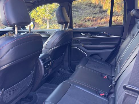 Used 2022 Jeep Grand Cherokee Trailhawk w/ Luxury Tech Group III AWD/4WD image 6