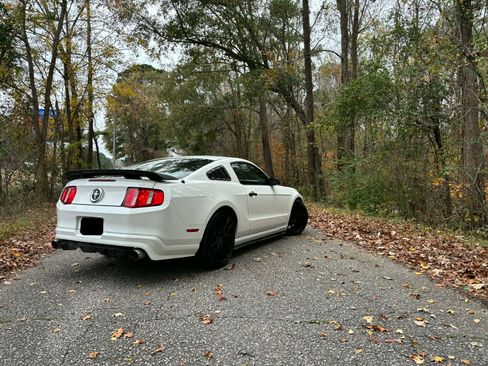 Used 2010 Ford Mustang Coupe image 4