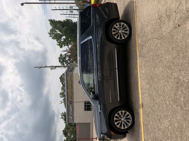 Used 2021 GMC Yukon Denali w/ Denali Premium Package RWD image 2