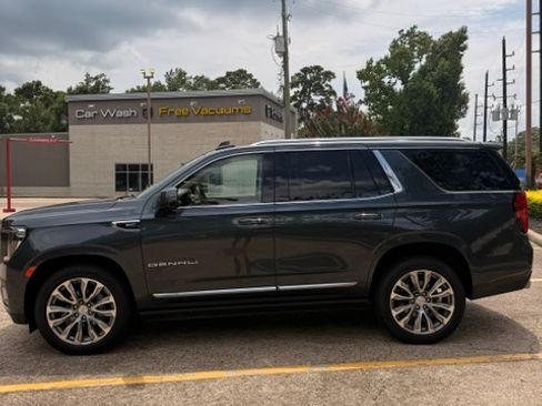 Used 2021 GMC Yukon Denali w/ Denali Premium Package RWD image 2