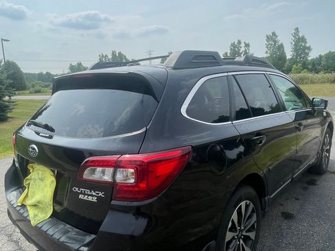 Used 2015 Subaru Outback 2.5i Limited AWD/4WD image 9