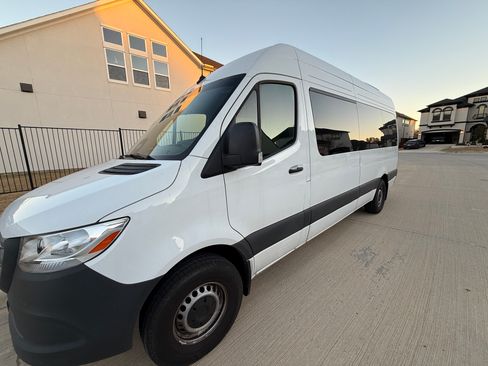 Used 2025 Mercedes-Benz Sprinter 2500 image 8