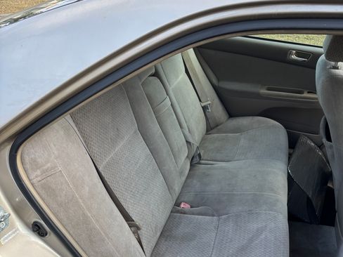 Used 2004 Toyota Camry LE image 6