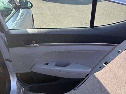 Used 2017 Hyundai Elantra SE image 10