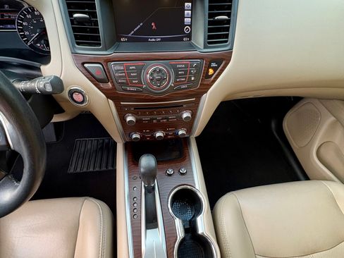 Used 2019 Nissan Pathfinder Platinum image 8