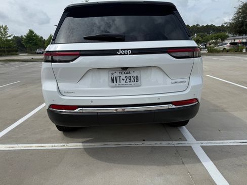Used 2025 Jeep Grand Cherokee Laredo X RWD image 6