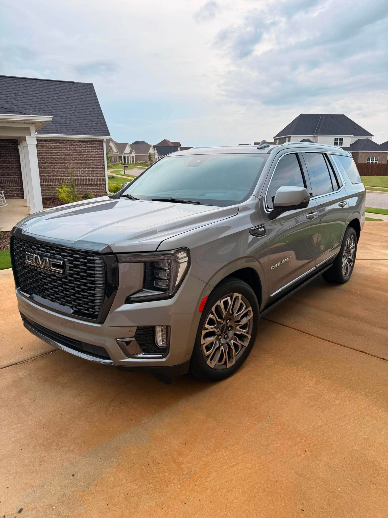 Used 2023 GMC Yukon Denali Ultimate AWD/4WD image 1