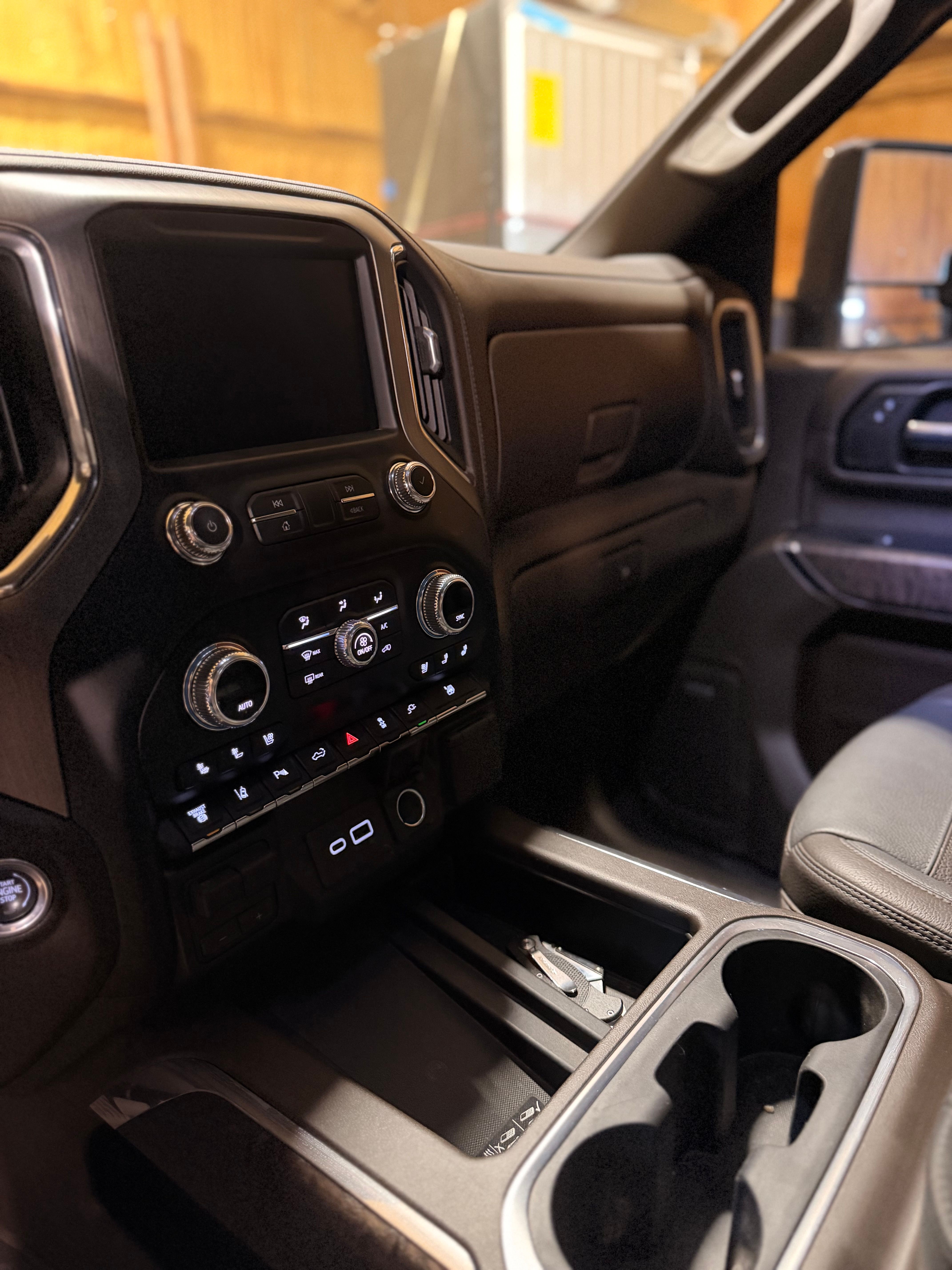 Used 2022 GMC Sierra 3500 Denali AWD/4WD image 6