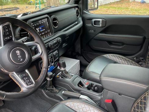 Used 2022 Jeep Gladiator Overland AWD/4WD image 6