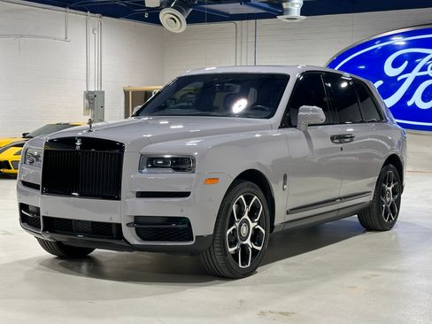 Used 2022 Rolls-Royce Cullinan w/ Dark Exterior Package image 5