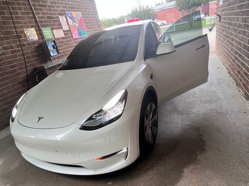 Used 2023 Tesla Model Y Long Range AWD/4WD image 13