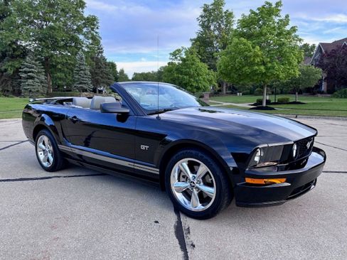 Used 2006 Ford Mustang GT RWD image 11
