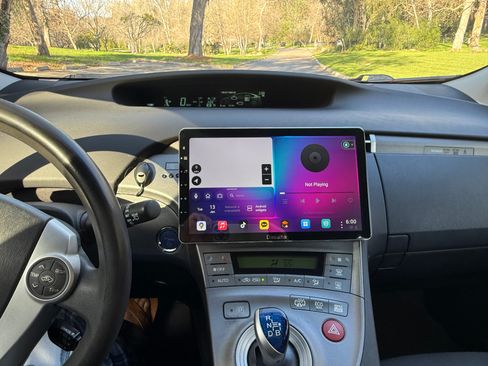 Used 2014 Toyota Prius Plug-In Hybrid image 9