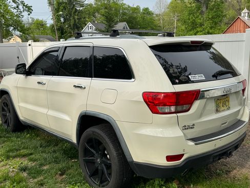 Used 2011 Jeep Grand Cherokee Limited w/ Luxury Group II AWD/4WD image 4