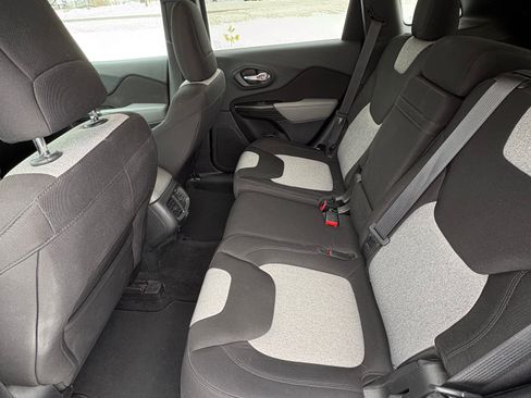 Used 2014 Jeep Cherokee Latitude image 11