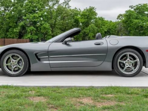 Used 2003 Chevrolet Corvette Convertible w/ Preferred Equipment Group1 image 2