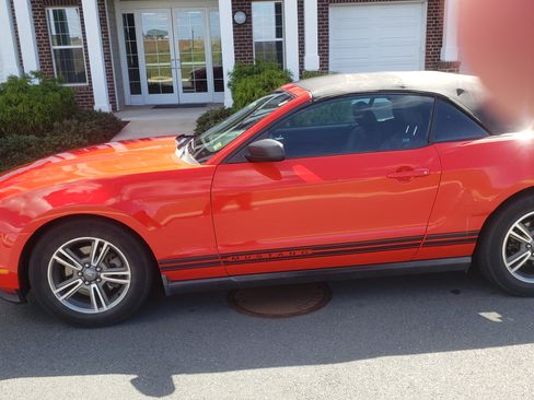 Used 2012 Ford Mustang Premium image 4