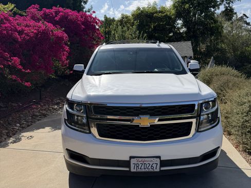 Used 2016 Chevrolet Suburban LT RWD image 2