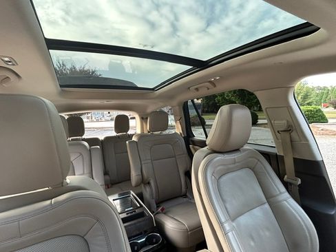 Used 2021 Lincoln Aviator Reserve w/ Equipment Group 201A AWD/4WD image 18