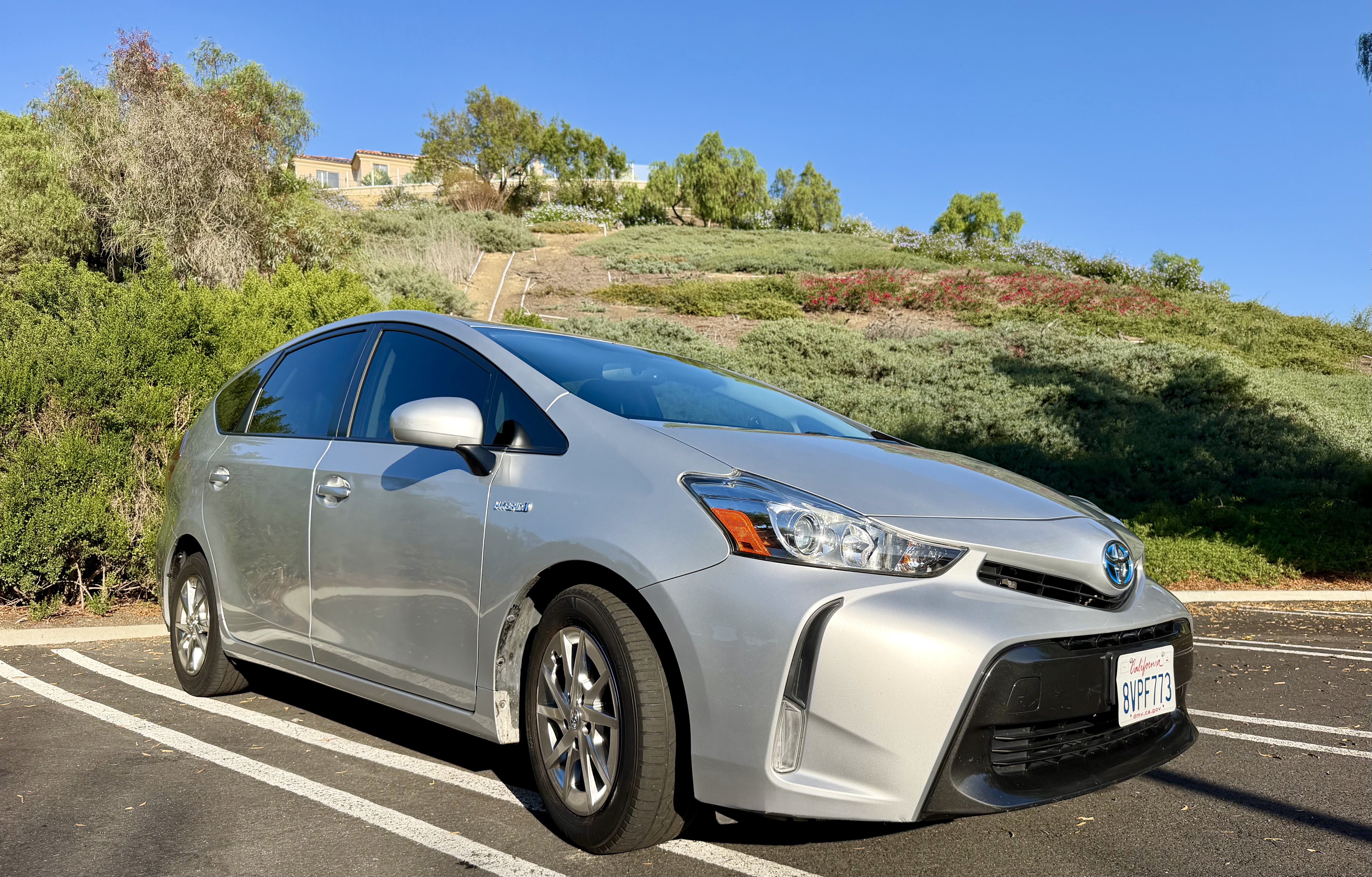 Used 2017 Toyota Prius V Four w/ Carpet Mat Package FWD image 1
