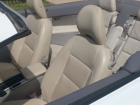 Used 2009 Volvo C70 T5 image 16