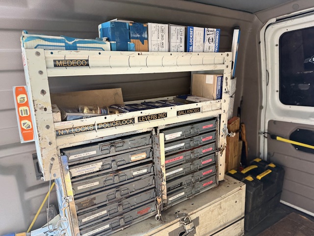 Used 2001 Ford E-250 and Econoline 250 RWD image 6