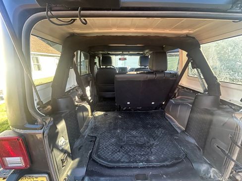 Used 2017 Jeep Wrangler Unlimited Sahara w/ Dual Top Group AWD/4WD image 25