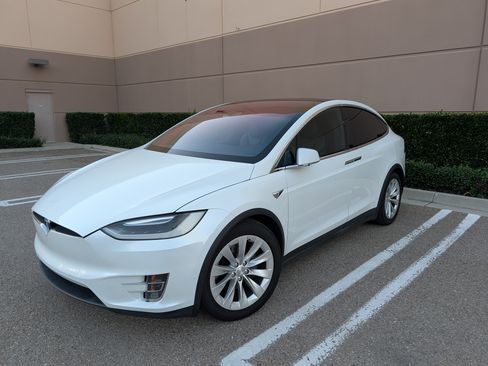 Used 2016 Tesla Model X 90D image 1