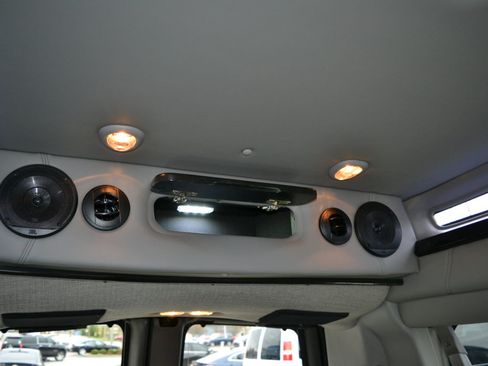 Used 2022 Chevrolet Express 2500 Extended w/ Enhanced Convenience Package image 10