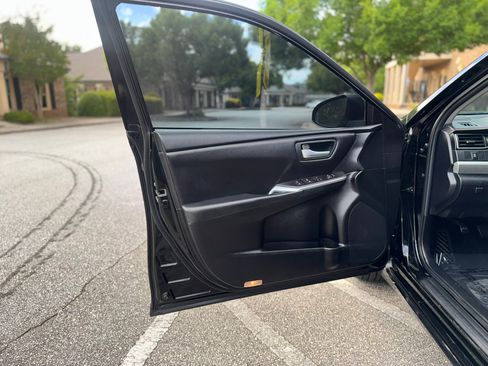 Used 2017 Toyota Camry SE FWD image 12