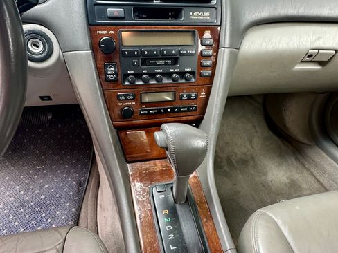 Used 2000 Lexus ES 330 FWD image 13
