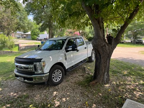 Used 2019 Ford F250 XL w/ STX Appearance Package image 2