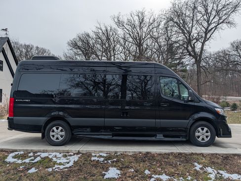 Used 2022 Mercedes-Benz Sprinter 2500 image 29