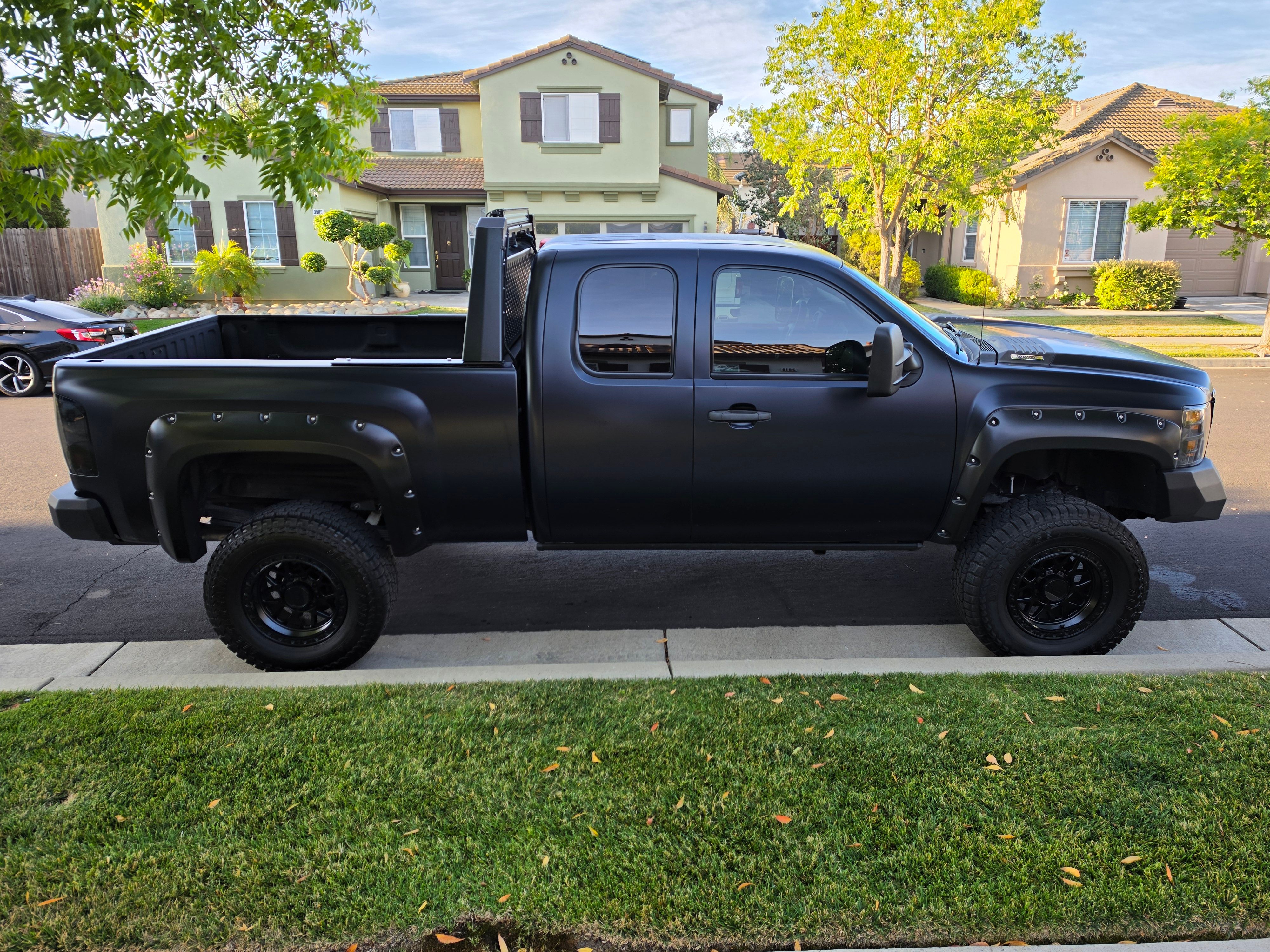 Used 2008 Chevrolet Silverado 2500 LT w/ 2LT Convenience Package AWD/4WD image 2