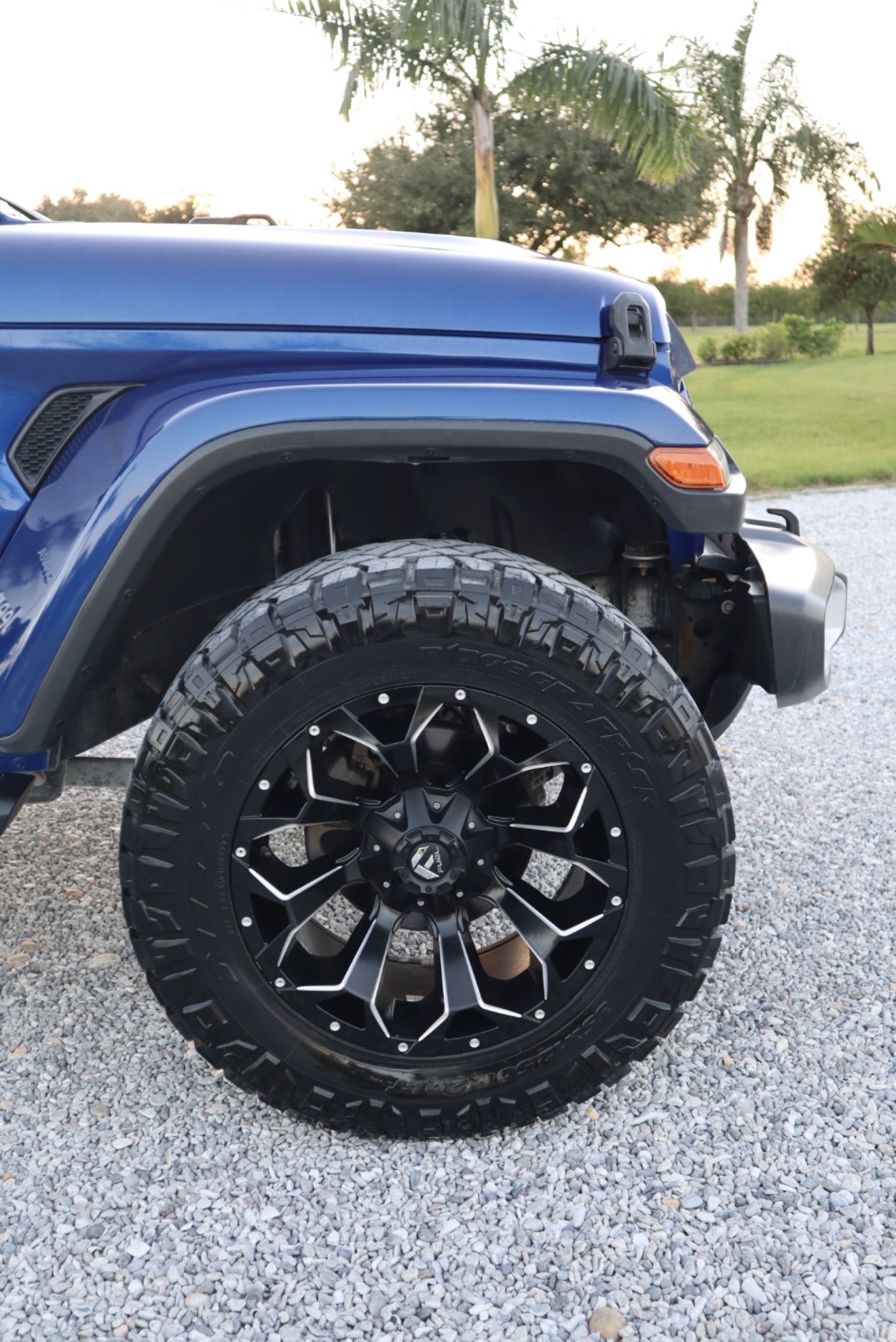 Used 2019 Jeep Wrangler Unlimited Sahara AWD/4WD image 8