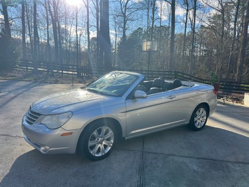 Used 2010 Chrysler Sebring Touring w/ Special Touring Group image 4