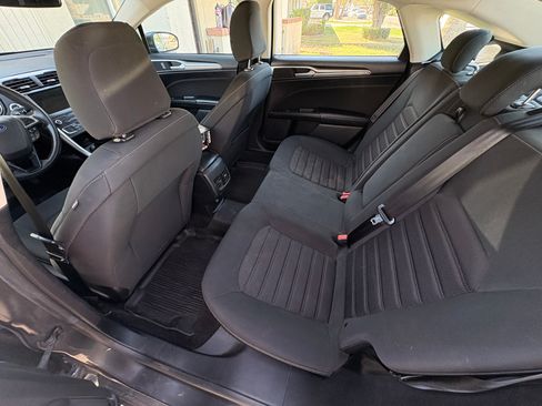 Used 2020 Ford Fusion SE image 8