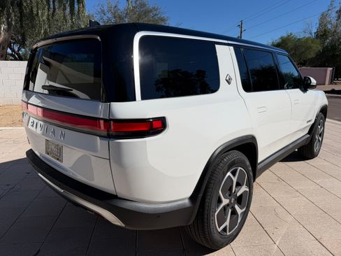 Used 2024 Rivian R1S Adventure image 4