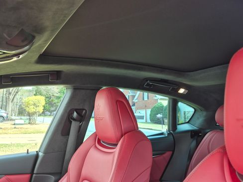 Used 2022 Maserati Levante Trofeo image 13