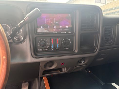 Used 2005 Chevrolet Silverado 1500 W/T RWD image 8