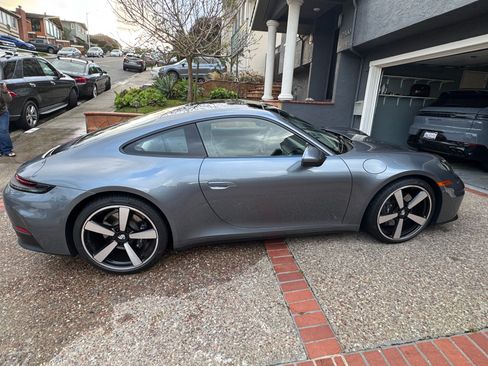 Used 2025 Porsche 911 Carrera image 9