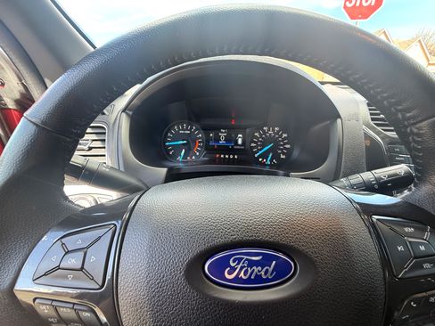 Used 2019 Ford Explorer XLT w/ Class III Trailer Tow Package image 11