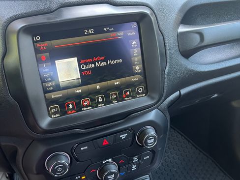 Used 2018 Jeep Renegade Trailhawk w/ UConnect 8.4 Nav Group image 11