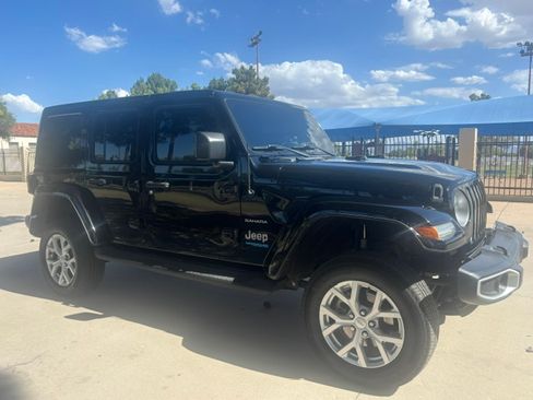 Used 2021 Jeep Wrangler Unlimited Sahara w/ Cold Weather Group AWD/4WD image 8